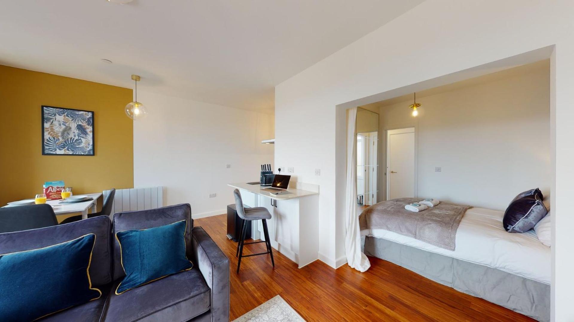 Studio Apartment With 65" Smart Tv Newport  Exterior foto