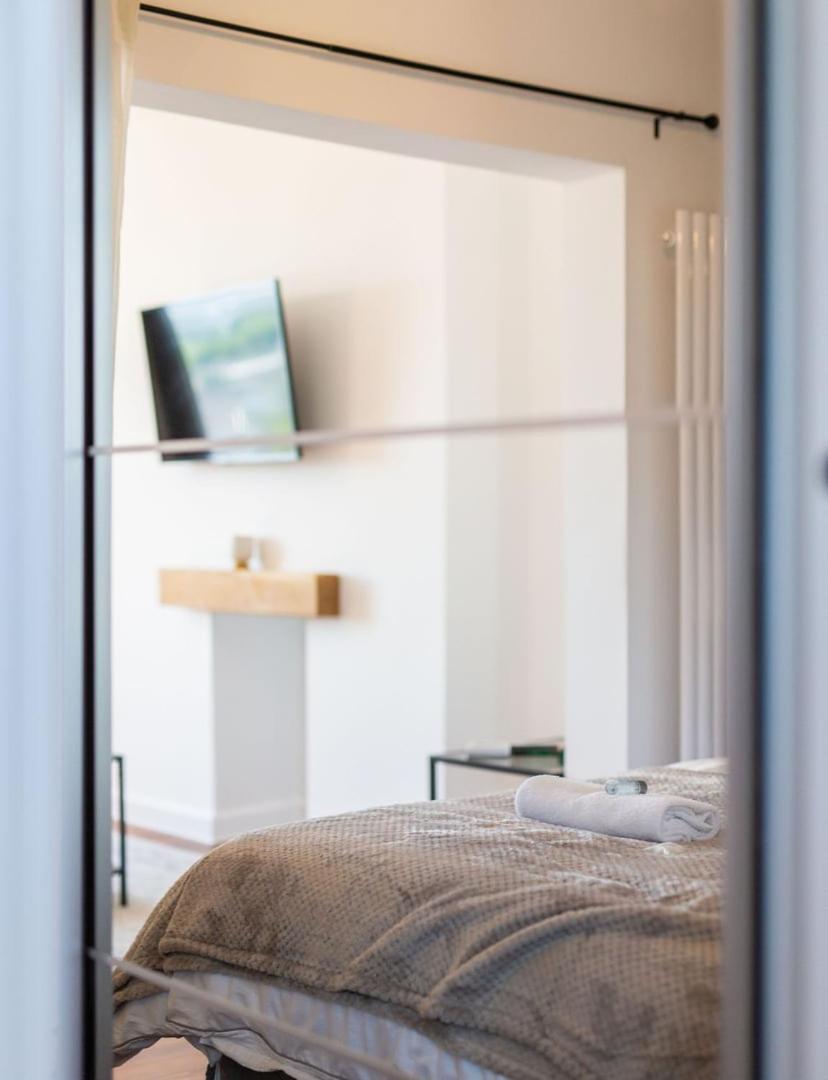 Studio Apartment With 65" Smart Tv Newport  Exterior foto