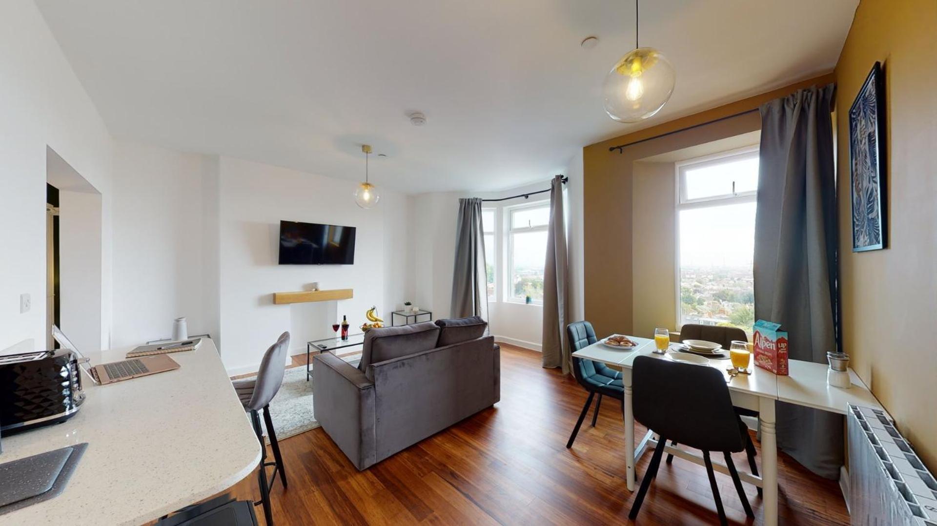 Studio Apartment With 65" Smart Tv Newport  Exterior foto
