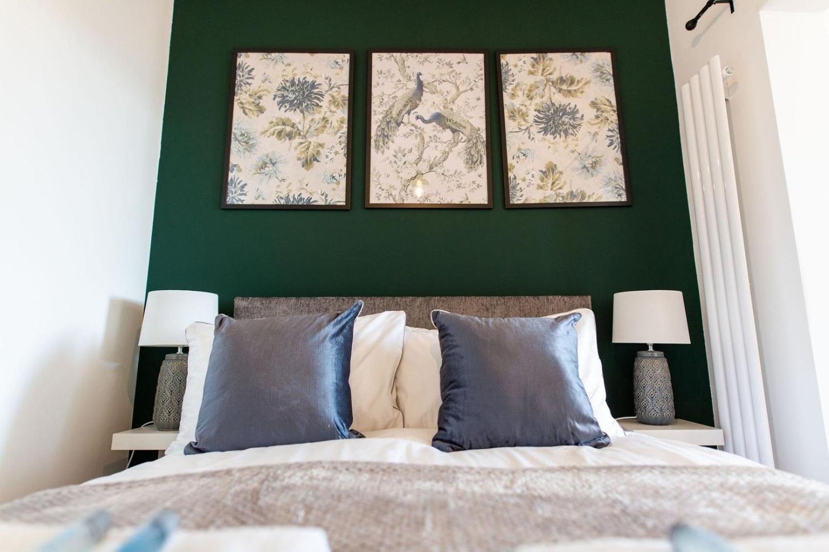 Studio Apartment With 65" Smart Tv Newport  Exterior foto