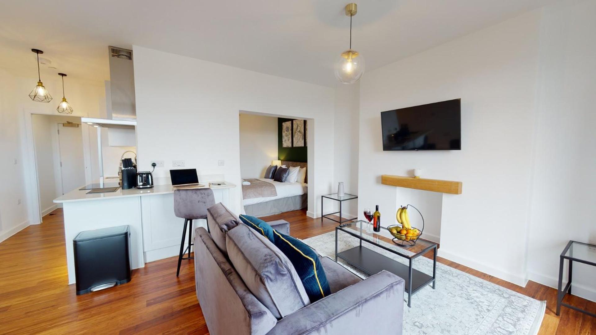 Studio Apartment With 65" Smart Tv Newport  Exterior foto