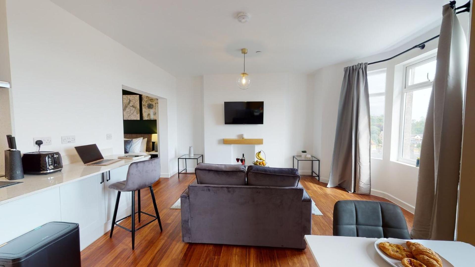 Studio Apartment With 65" Smart Tv Newport  Exterior foto
