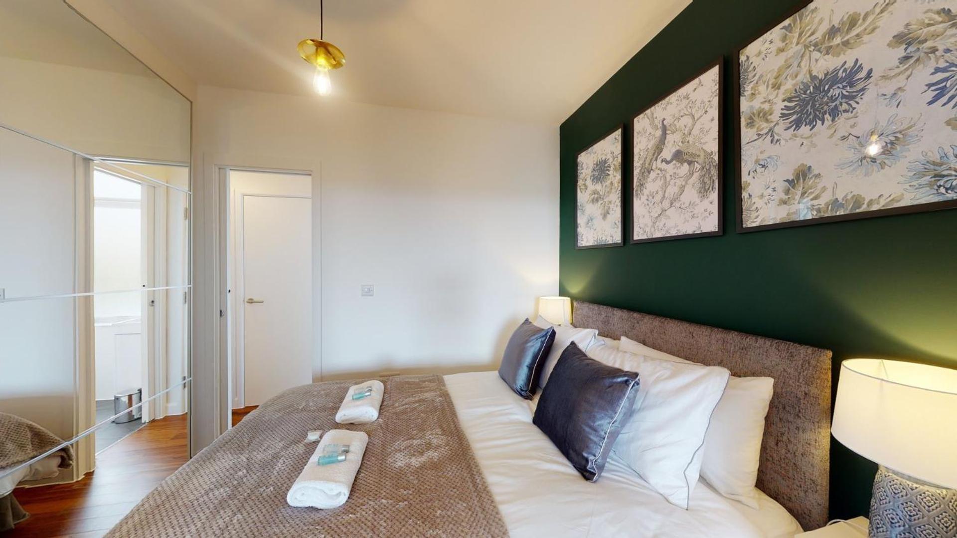Studio Apartment With 65" Smart Tv Newport  Exterior foto