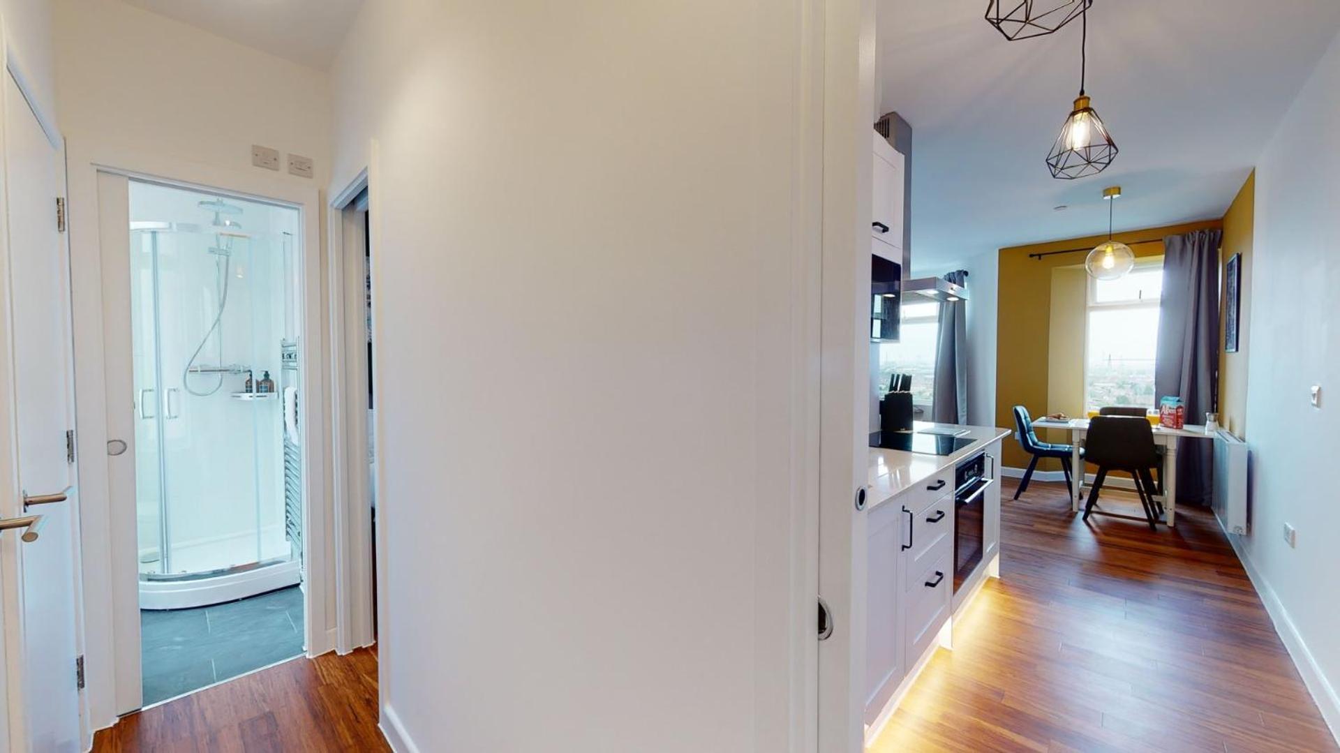 Studio Apartment With 65" Smart Tv Newport  Exterior foto