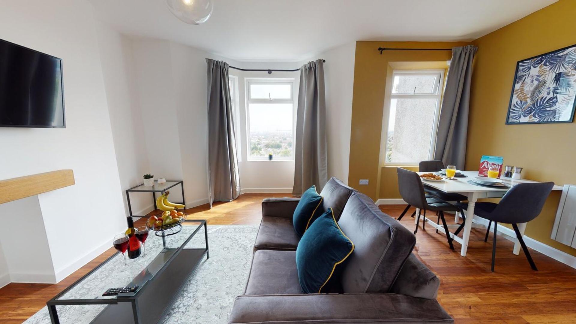 Studio Apartment With 65" Smart Tv Newport  Exterior foto